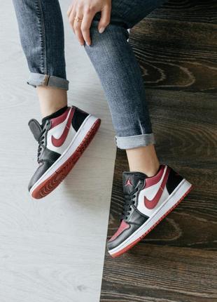 Кросівки унісекс air jordan 1 low bred toe1 фото