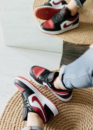 Кросівки унісекс air jordan 1 low bred toe9 фото