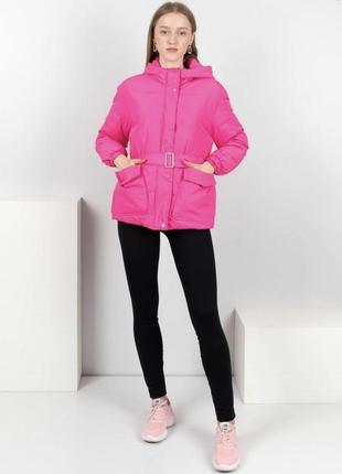 Стильна жіноча куртка з поясом весна