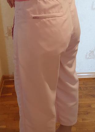 Розовые спортивные укороченные брюки с широкой штанинкой бриджи7 фото