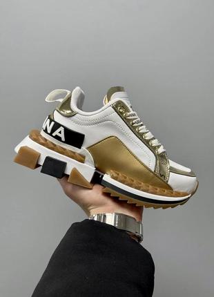 Нереально гарні жіночі масивні кросівки у стилі dolce & gabbana super king white gold білі з золотом