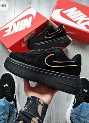 Стильные женские кроссовки на платформе nike air force 1 platform black gold чёрные с золотом5 фото