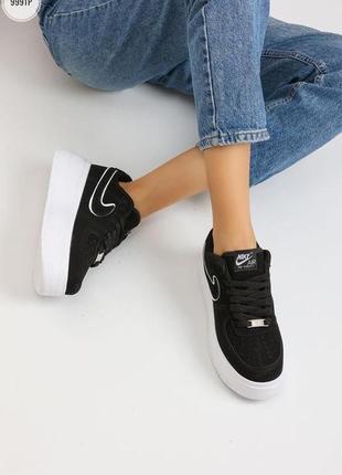 Крутейшие женские кроссовки на платформе nike air force 1 platform black white чёрные с белым2 фото