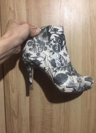 Черевички на підборах