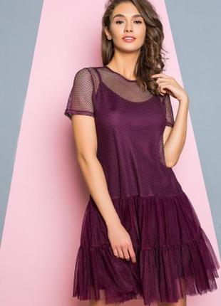 Платье легкое воздушное яркое.