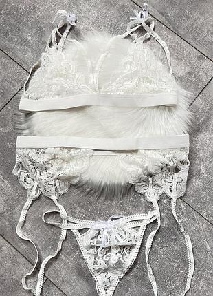 Сексуальное ажурное женское нижнее белье в молочном цвете с поясом