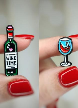 Набір металевих значків. піни "пляшка вина та келих" (знач0111)