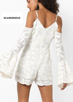 Кружевной комбинезон с открытыми плечами и расклешенными рукавами glamorous