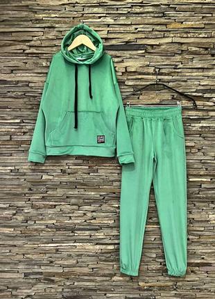 Велюровий спортивний костюм