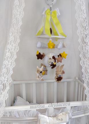 Музичний мобілю у ліжечко.