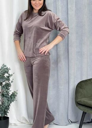 Велюровый домашний костюм