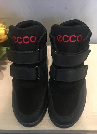 Кожаные зимние детские ботинки на липучках черные.1 фото