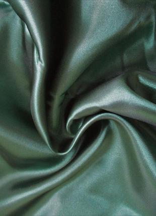 Ткань для шитья одежды: отрез атласа