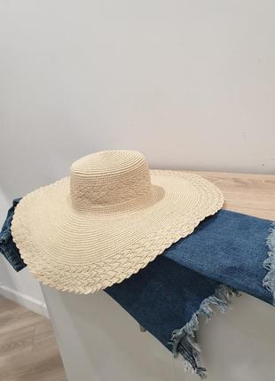 Стильна солом'яна шляпа з широкими полями панама sinsay1 фото