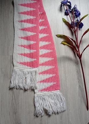 Довгий в'язаний шарф
