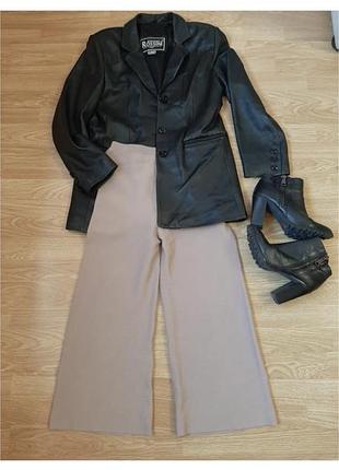 Стильные, бежевые брюки - кюлоты