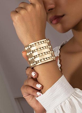 Широкий браслет золотистий бунтарка уценка