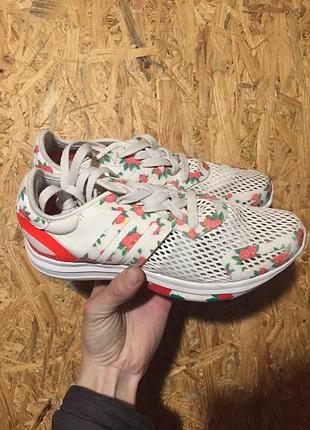 Кроссовки originals