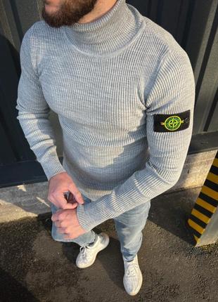 Свитер серый с горлом stone island