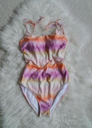 Суцільний купальник