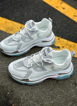 Жіночі кросівки білі