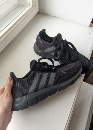 Кросівки жіночі adidas