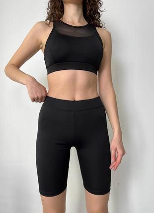 Спортивный топ с сетчатой вставкой