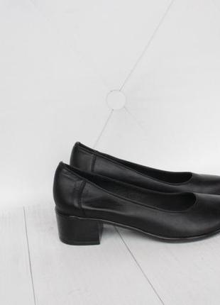 Черные кожаные туфли 37, 39 размера на маленьком каблуке3 фото