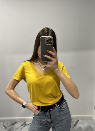 Жовта коттонова футболка mango