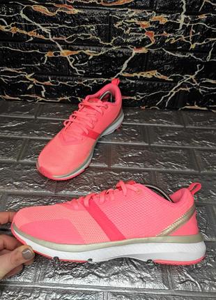 Класні кросівки under armour