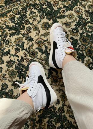 Нереальные женские унисекс высокие кроссовки nike blazer mid 77 jumbo white/black белые с чёрным3 фото