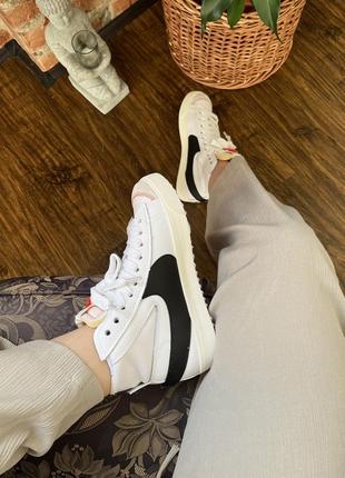 Нереальные женские унисекс высокие кроссовки nike blazer mid 77 jumbo white/black белые с чёрным8 фото