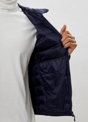 Легка і тепла куртка з капюшоном на весну компактно складаэться у мішечок4 фото