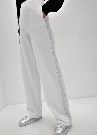 Білі спортивні широкі штани,burberry,2 фото