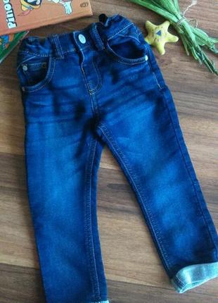 Модные джинсовые стрейчевые брючки,джинсы mothecare на 1,5-2 года.