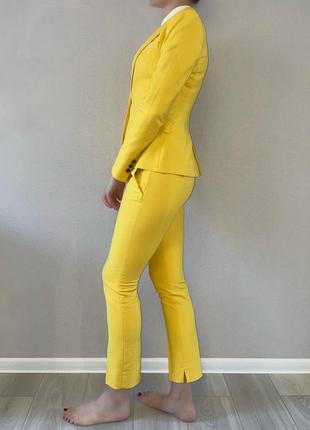Желтый брючный костюм zara10 фото