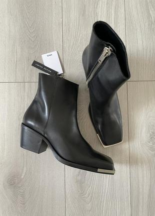 Кожаные сапоги mango с металлическим квадратным носком