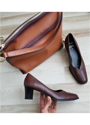 Класичні жіночі туфлі на середньому каблуці clarks коричневі жіночі туфлі на середніх підборах туфлі з натуральної шкіри вінтажні туфлі3 фото