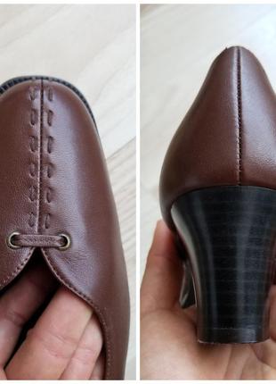 Класичні жіночі туфлі на середньому каблуці clarks коричневі жіночі туфлі на середніх підборах туфлі з натуральної шкіри вінтажні туфлі6 фото