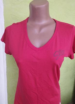 Жіноча футболка.