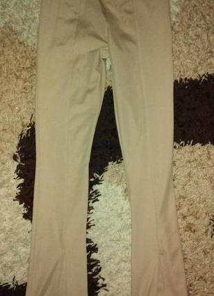 Фірмові актуальні бежеві брюки, штани кльош з розрізами спереду prettylittlething