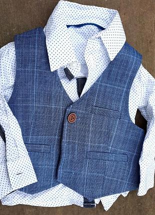 Дитяча жилетка із сорочкою для хлопчика.