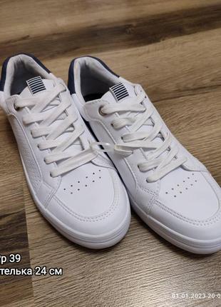 Кросівки білі базові нові