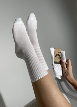 Высокие белые носки