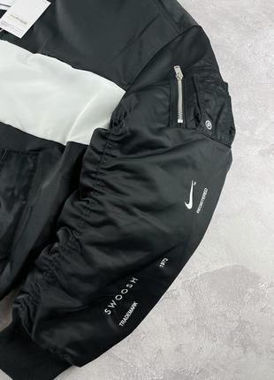 Мужской бомбер куртка nike swoosh оригинал размеры xl и xxl3 фото