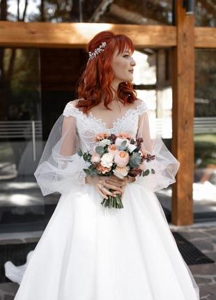 Изысканное свадебное платье1 фото