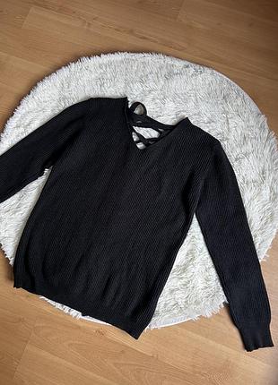 Свитер со шнуровкой на спине