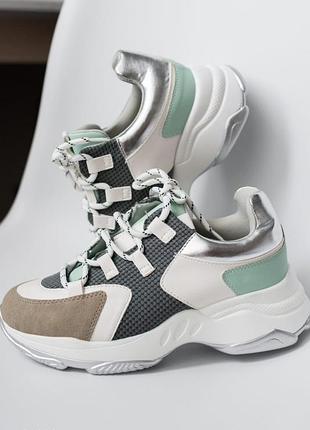 Стильные легкие кроссовки