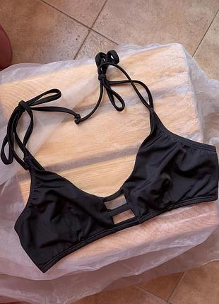 Классный базовый черный верх от купальника от urban outfitters