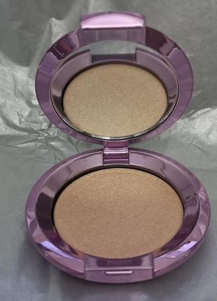 Хайлайтер becca shimmering skin perfector pressed highlighter з pop, 2,4 гр.2 фото